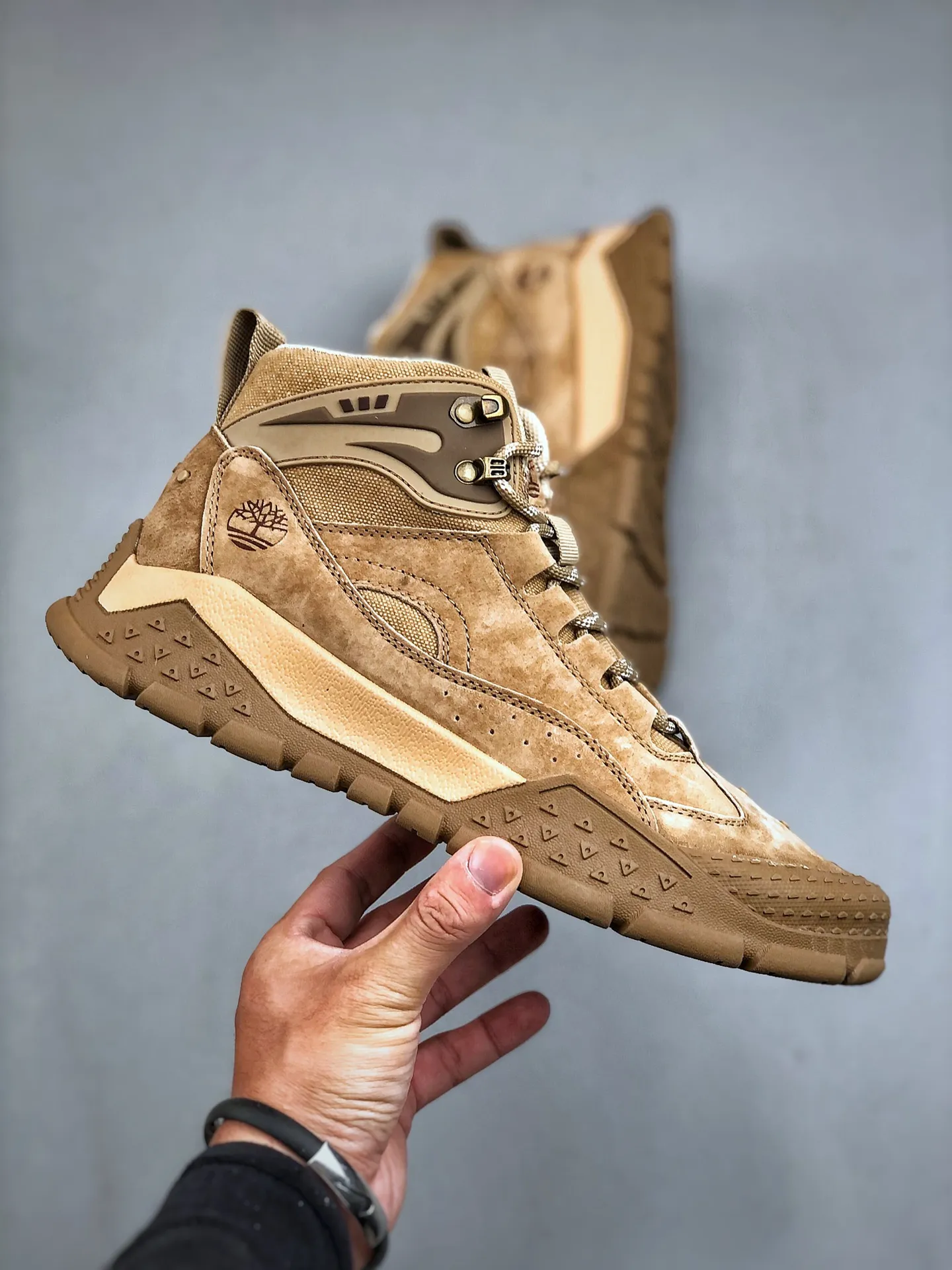Local self-pickup💰560 Support store release New arrivals🚀Timberland Timberland outdoor mid-top casual Martin boots series Guangdong factory quality Original box original packaging The fabric is made of Italian 🇮🇹 top-grade frosted fine-grained cowhide with anti-odor and anti-corrosion genuine leather latex insoles to give you a perfect wearing experience High-quality and durable, a must-have for sportsmen Specially designed to handle handsomeness High-quality and first-class foot feel Size: 39 40 41 42 43 44 (leather shoe size)